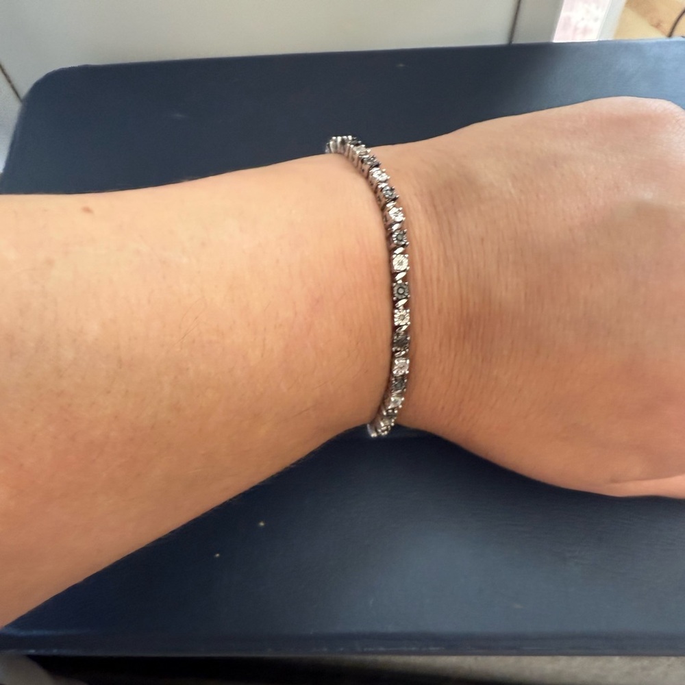 Elegant Silver Bracelet with Sparkling Accents